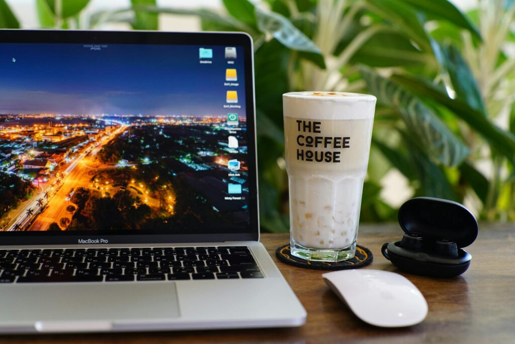 pexels macos tahoe installieren voraussetzungen anleitung kompatible macs 6a13b6047db32 macOS Tahoe installieren Voraussetzungen Anleitung kompatible Macs